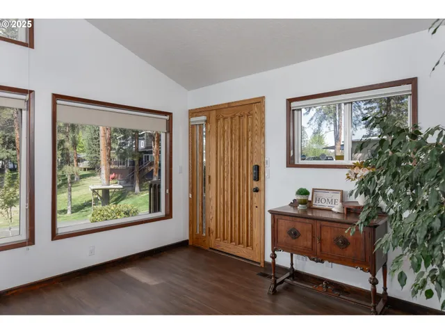 $1,196,000 | 112 North Sentosa Lake Road, Tygh Valley, OR 97063