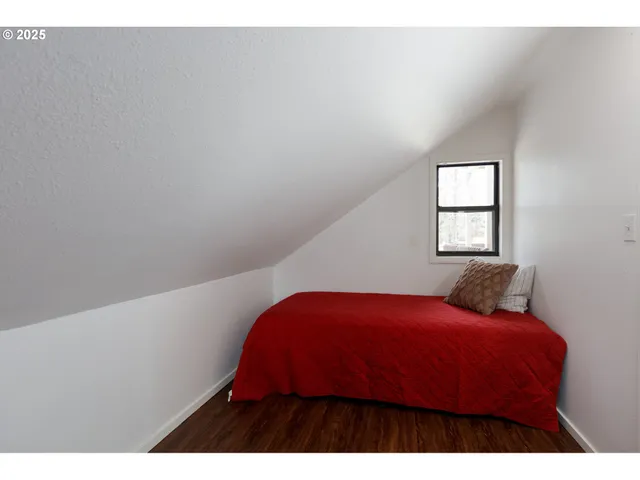 $1,196,000 | 112 North Sentosa Lake Road, Tygh Valley, OR 97063