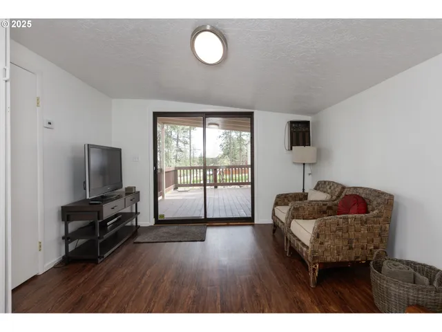 $1,196,000 | 112 North Sentosa Lake Road, Tygh Valley, OR 97063