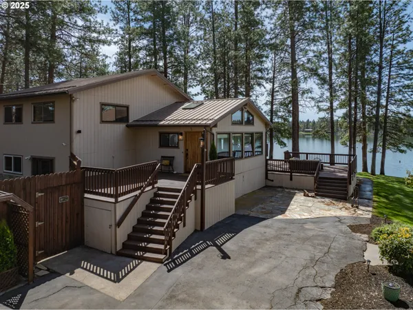 $1,196,000 | 112 North Sentosa Lake Road, Tygh Valley, OR 97063