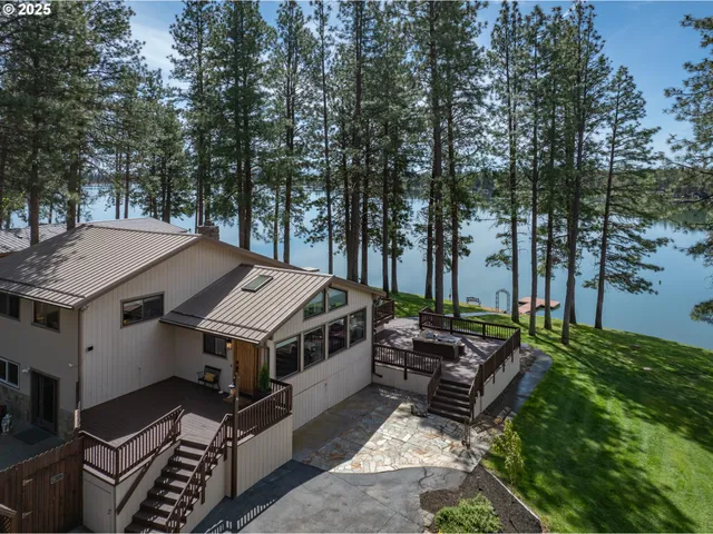 $1,196,000 | 112 North Sentosa Lake Road, Tygh Valley, OR 97063