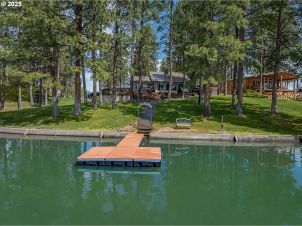 $1,196,000 | 112 North Sentosa Lake Road, Tygh Valley, OR 97063