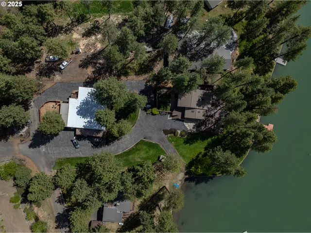 $1,196,000 | 112 North Sentosa Lake Road, Tygh Valley, OR 97063