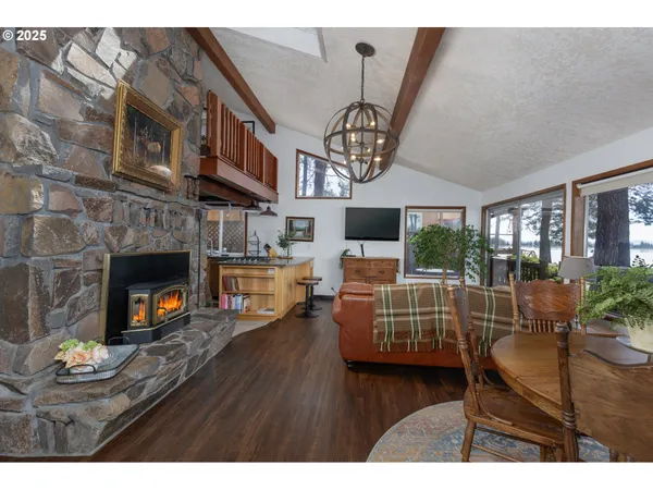 $1,196,000 | 112 North Sentosa Lake Road, Tygh Valley, OR 97063