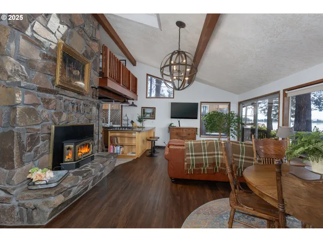 $1,196,000 | 112 North Sentosa Lake Road, Tygh Valley, OR 97063