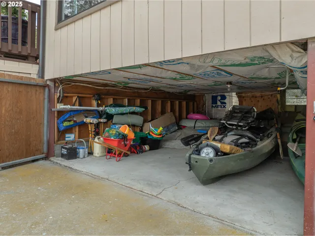 $1,196,000 | 112 North Sentosa Lake Road, Tygh Valley, OR 97063