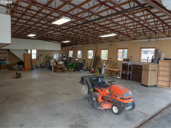 $1,196,000 | 112 North Sentosa Lake Road, Tygh Valley, OR 97063