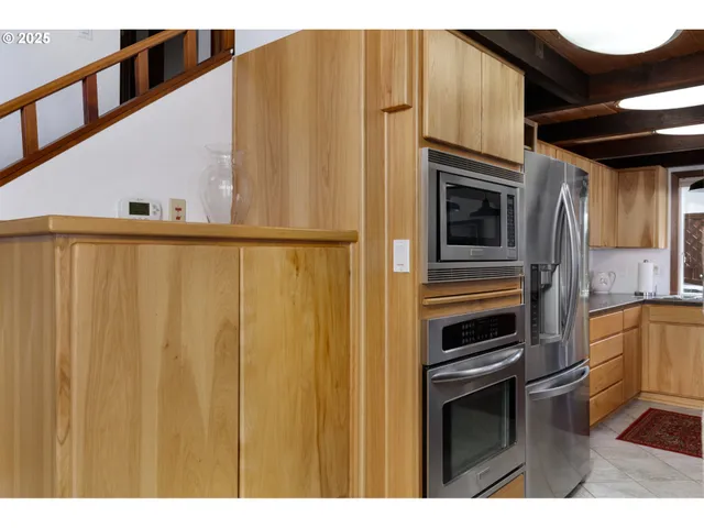 $1,196,000 | 112 North Sentosa Lake Road, Tygh Valley, OR 97063