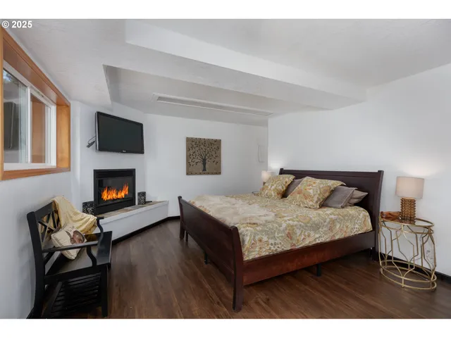 $1,196,000 | 112 North Sentosa Lake Road, Tygh Valley, OR 97063