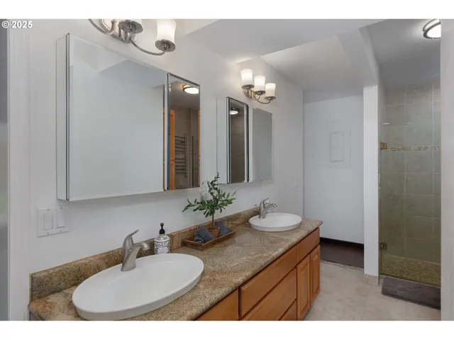 $1,196,000 | 112 North Sentosa Lake Road, Tygh Valley, OR 97063