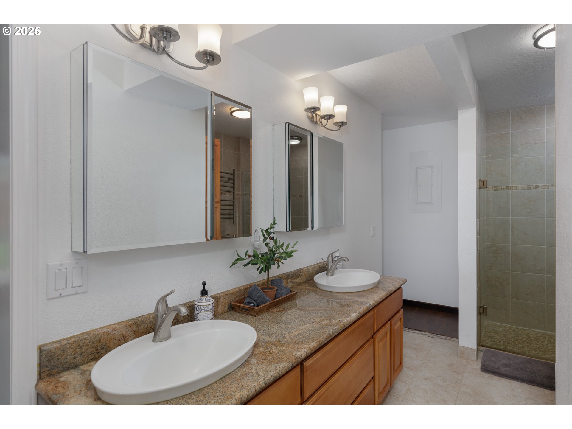 112 North Sentosa Lake Road Tygh Valley, OR 97063 - Photo 10 of 46