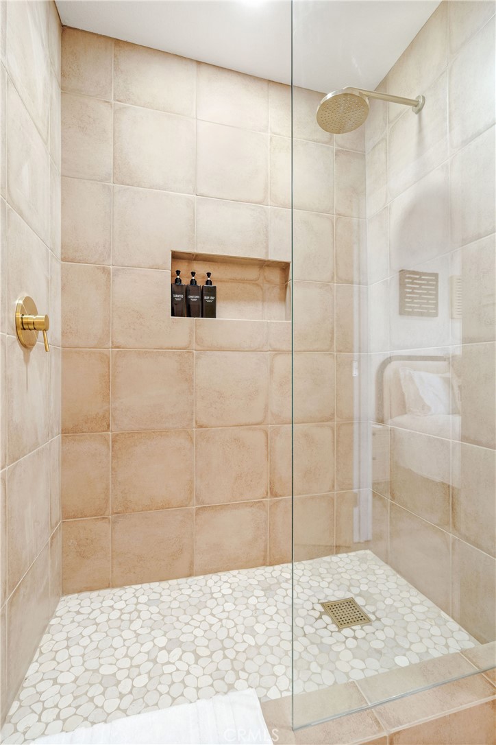62046 Mountain View Circle Joshua Tree, CA 92252 - Photo 27 of 69 a bathroom with a shower