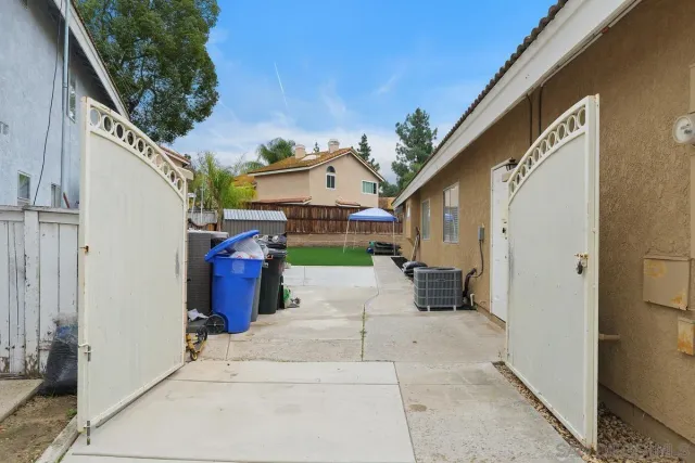 a view of a house with a garage