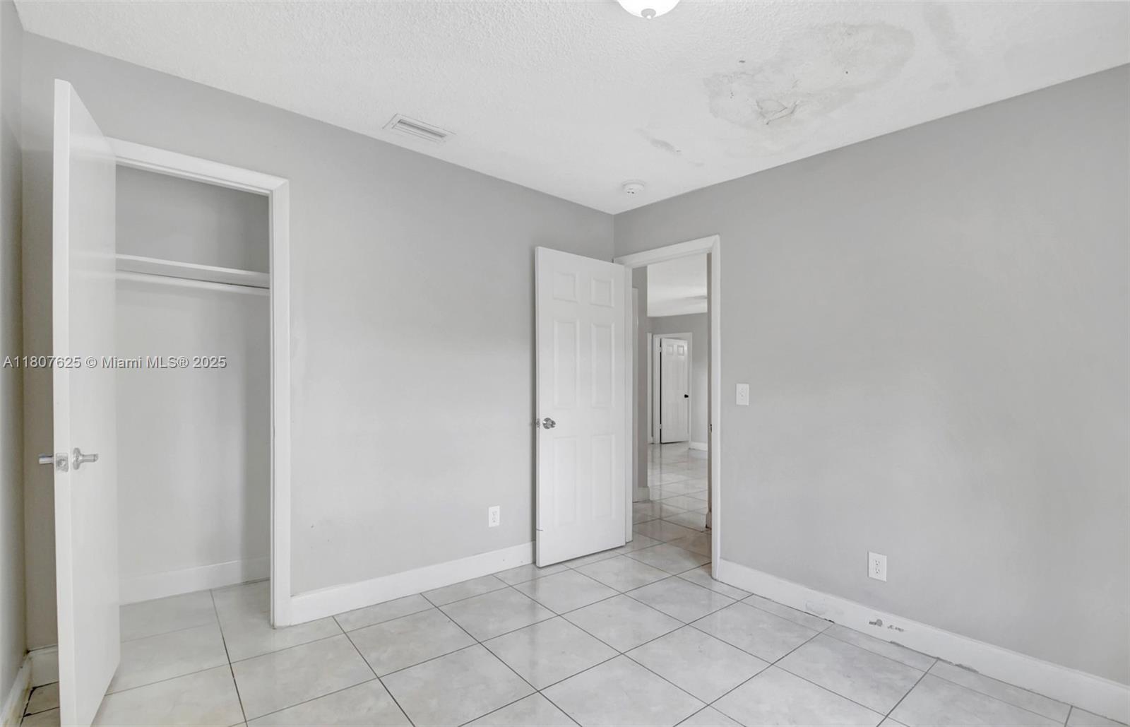 6160 Camp Lee Road West Palm Beach, FL 33417 - Photo 17 of 42 a view of an empty room