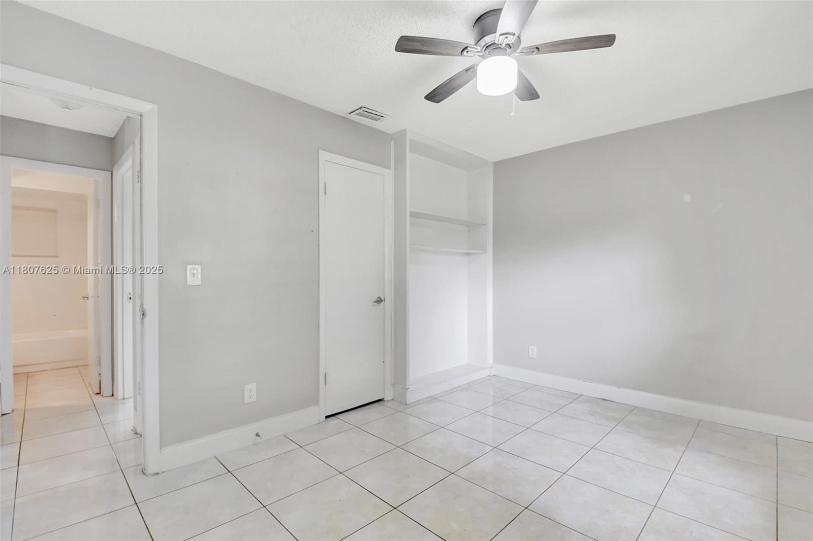 6160 Camp Lee Road West Palm Beach, FL 33417 - Photo 21 of 42 a view of an empty room