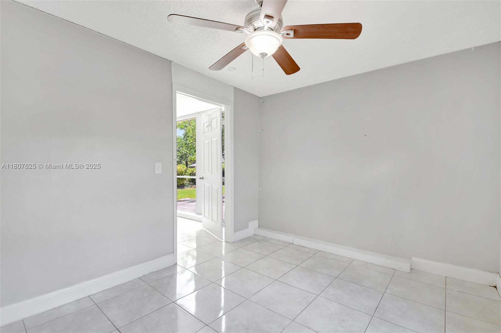 6160 Camp Lee Road West Palm Beach, FL 33417 - Photo 23 of 42 an empty room with closet and a chandelier fan