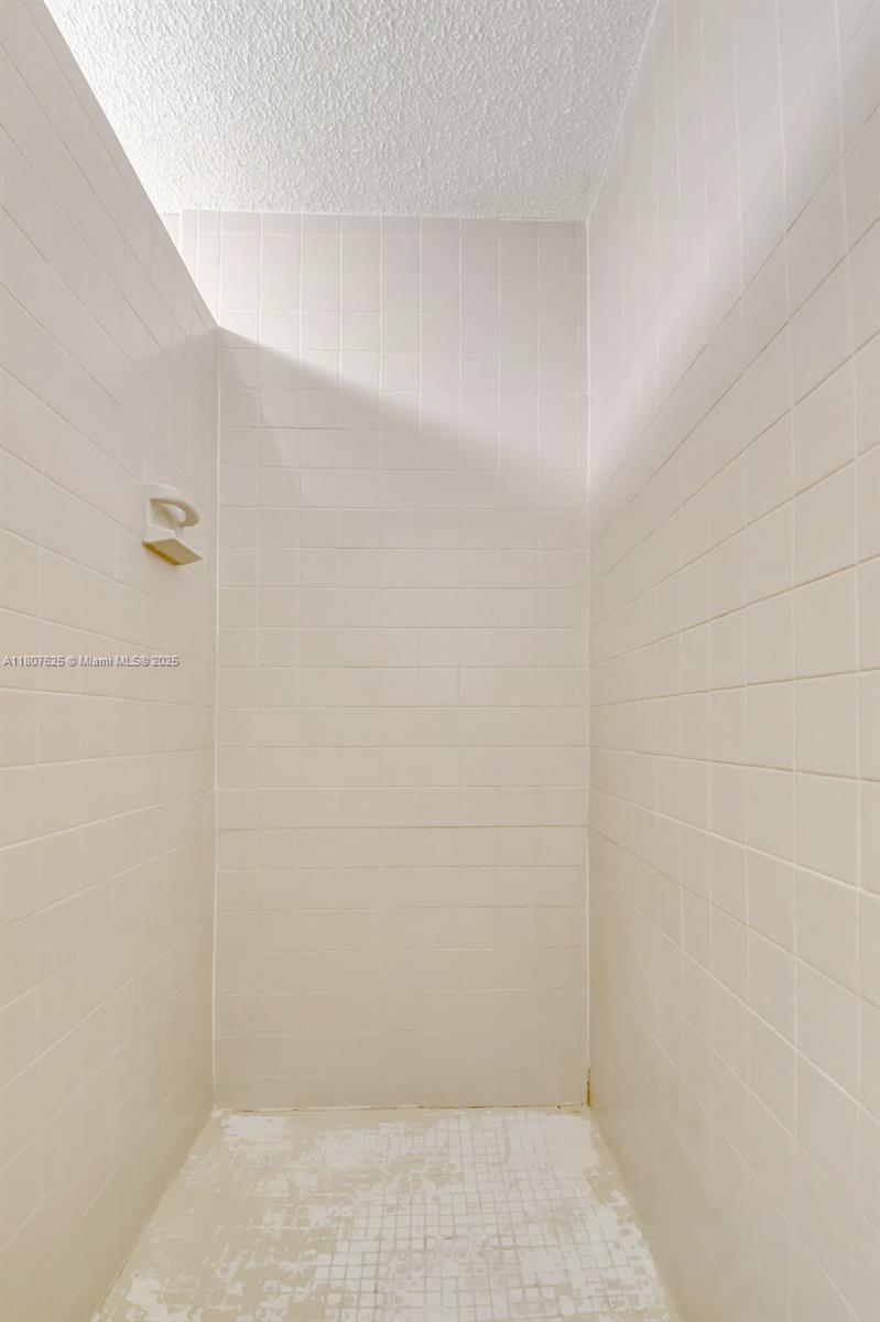 6160 Camp Lee Road West Palm Beach, FL 33417 - Photo 33 of 42 close up of a white marble wall