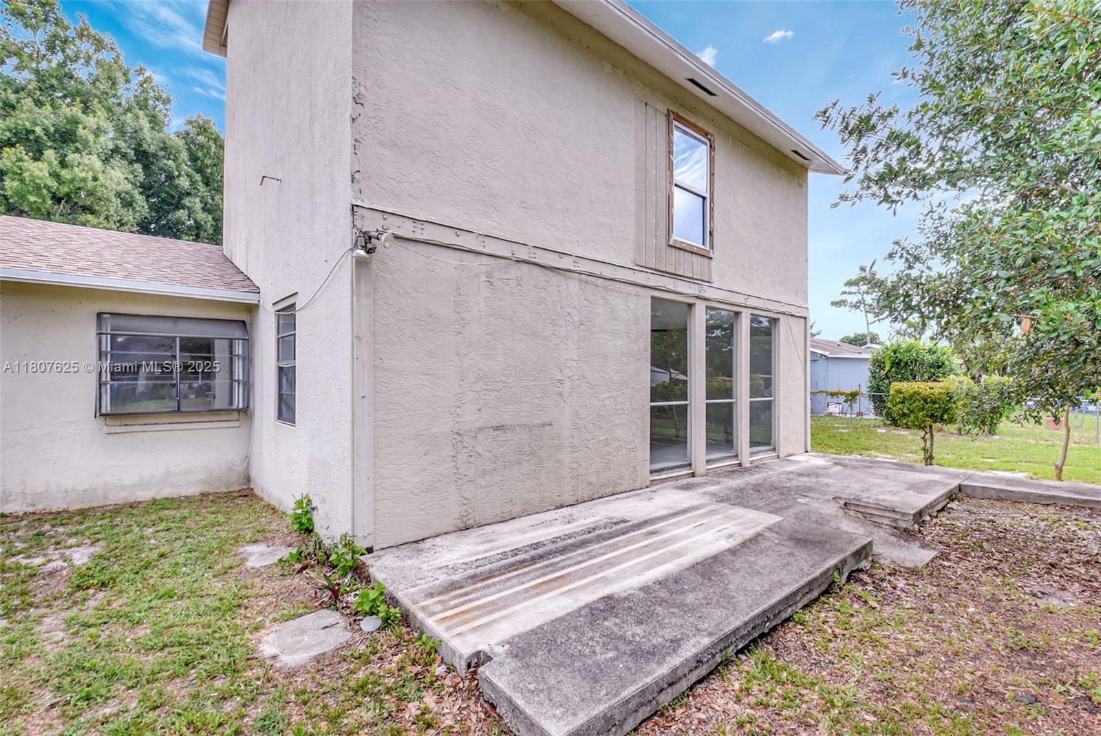 6160 Camp Lee Road West Palm Beach, FL 33417 - Photo 41 of 42 a front view of a house with garden