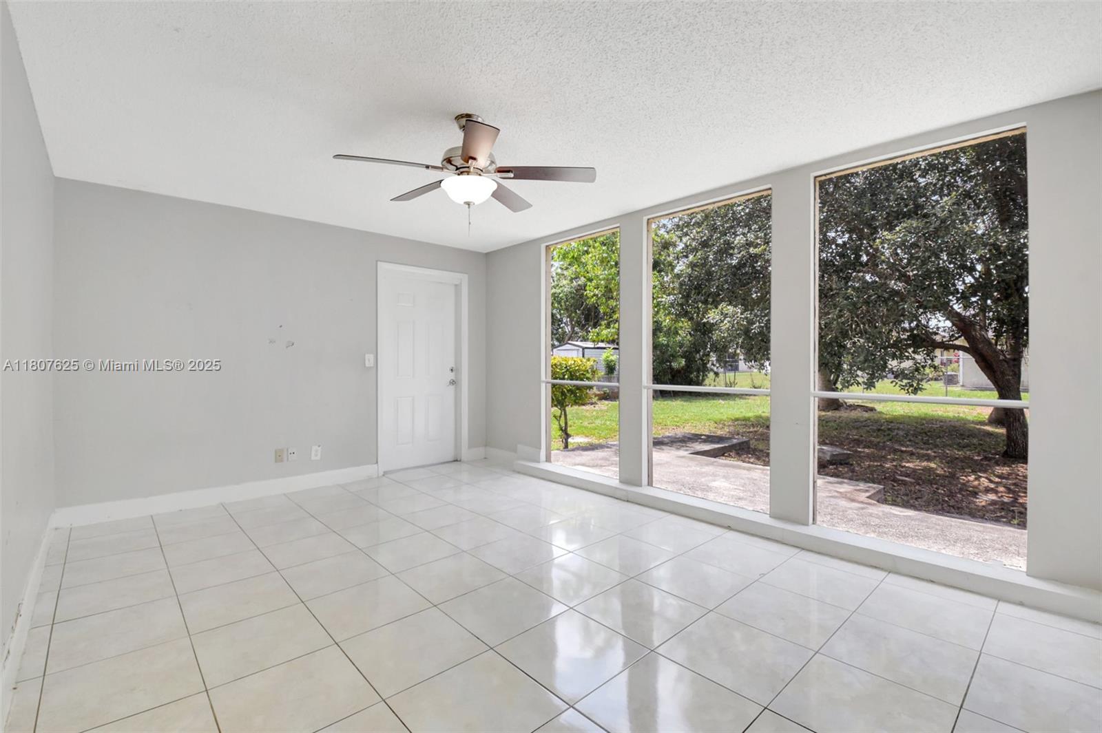 6160 Camp Lee Road West Palm Beach, FL 33417 - Photo 8 of 42 a view of an empty room with a window
