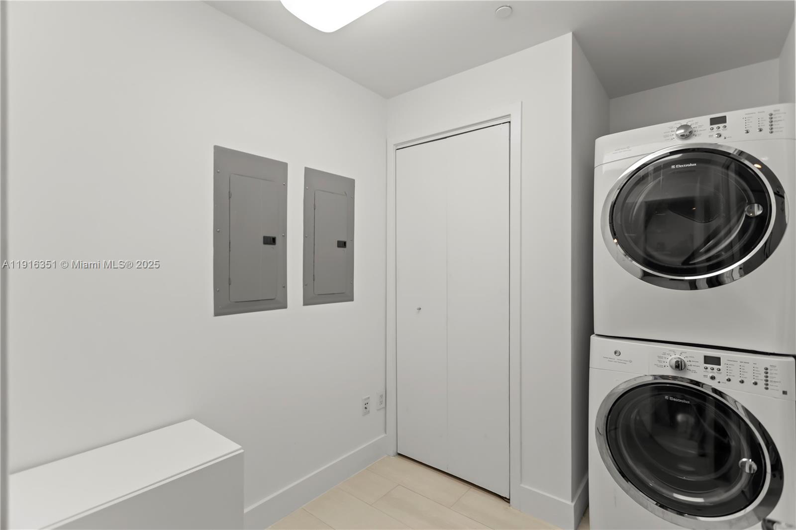 350 Ocean Drive, Unit 904N Key Biscayne, FL 33149 - Photo 30 of 40 a utility room with dryer and washer