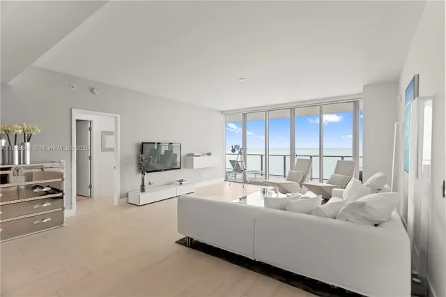 $23,000 | 350 Ocean Drive, Unit 904N, Key Biscayne, FL 33149