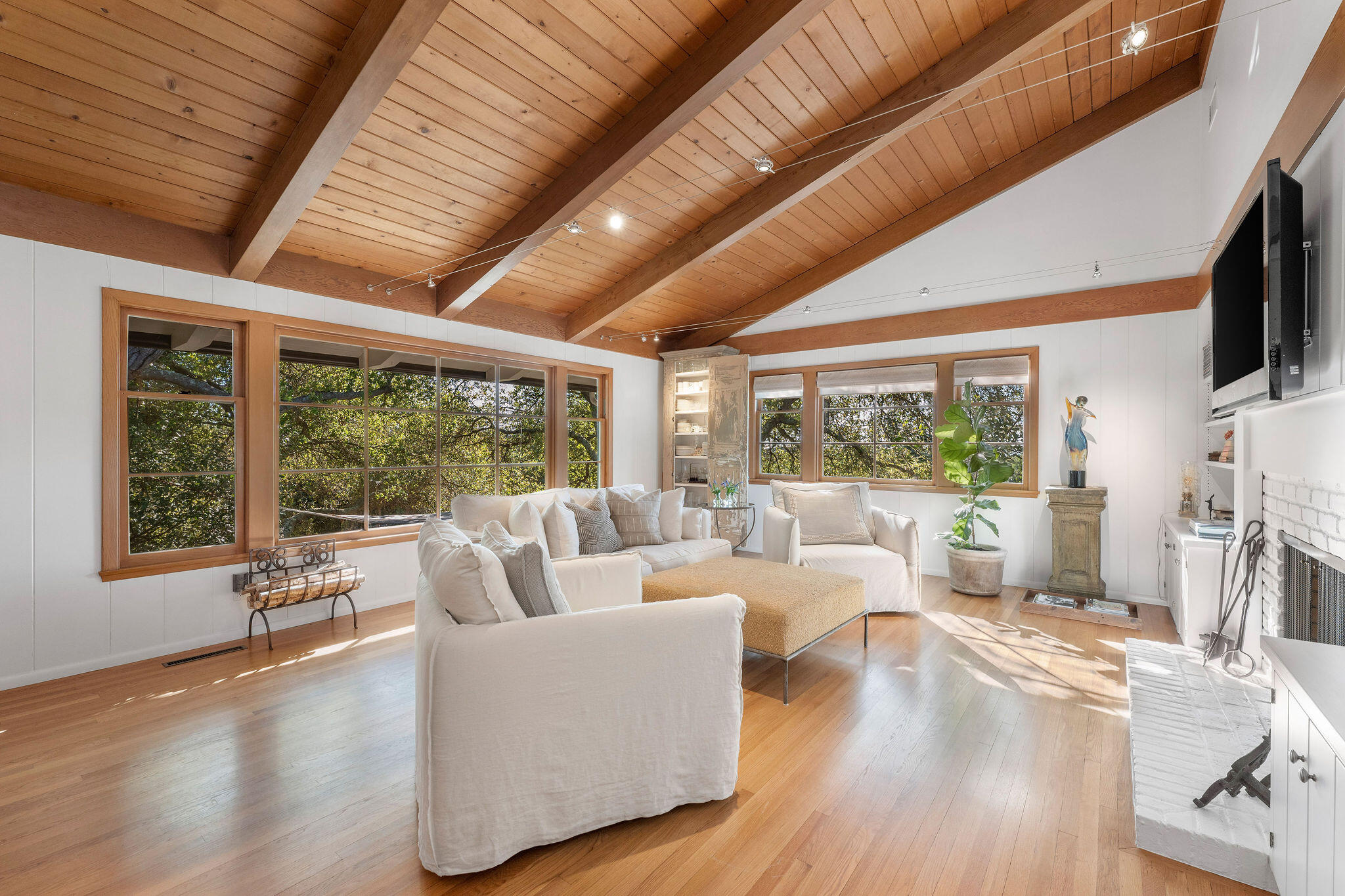 1816 Gibraltar Road Santa Barbara, CA 93105 - Photo 6 of 46 6