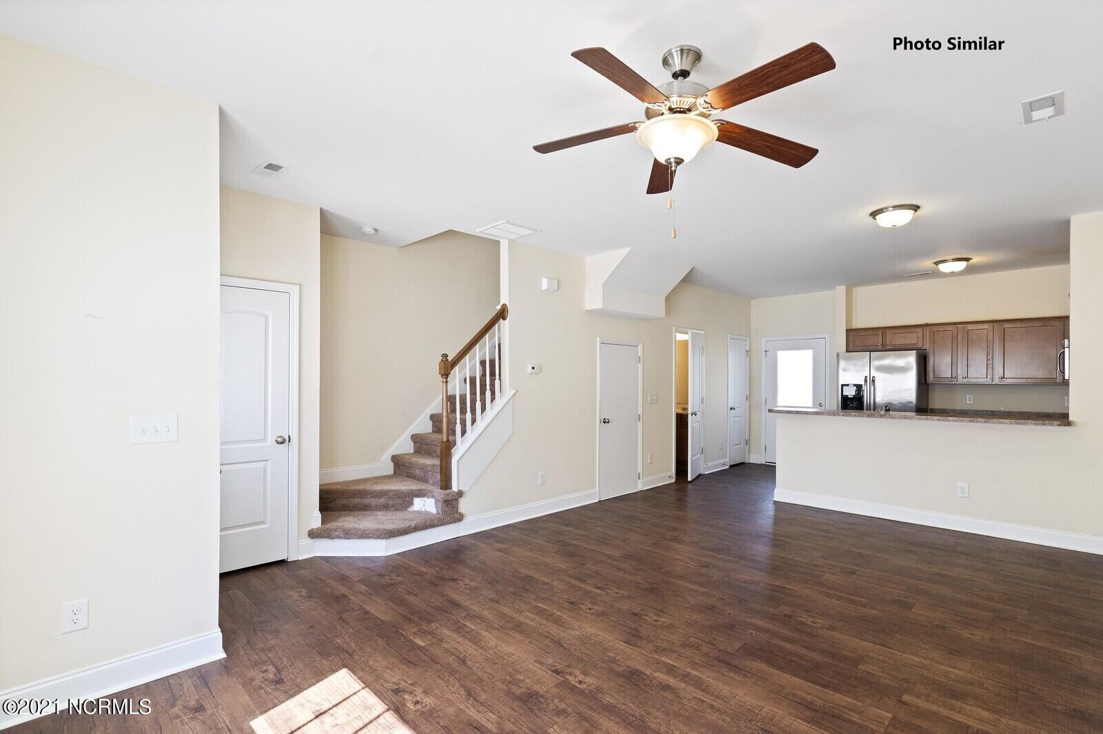 511 North Green Street Holly Ridge, NC 28445 - Photo 4 of 29 Living Room
