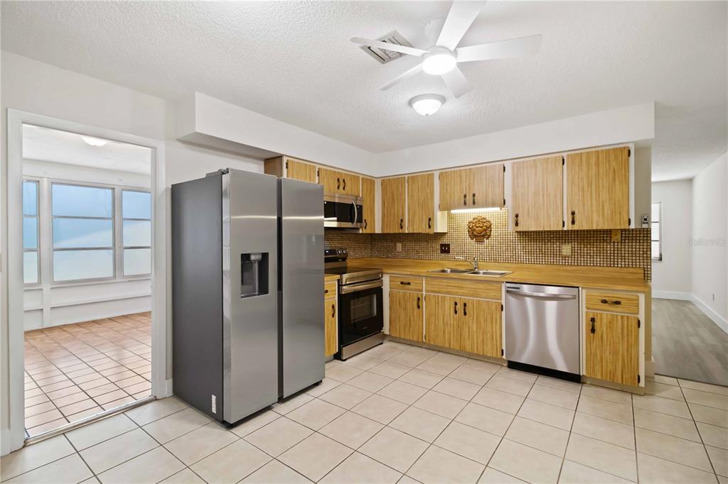 1028 Lillian Street Venice, FL 34285 - Photo 15 of 30