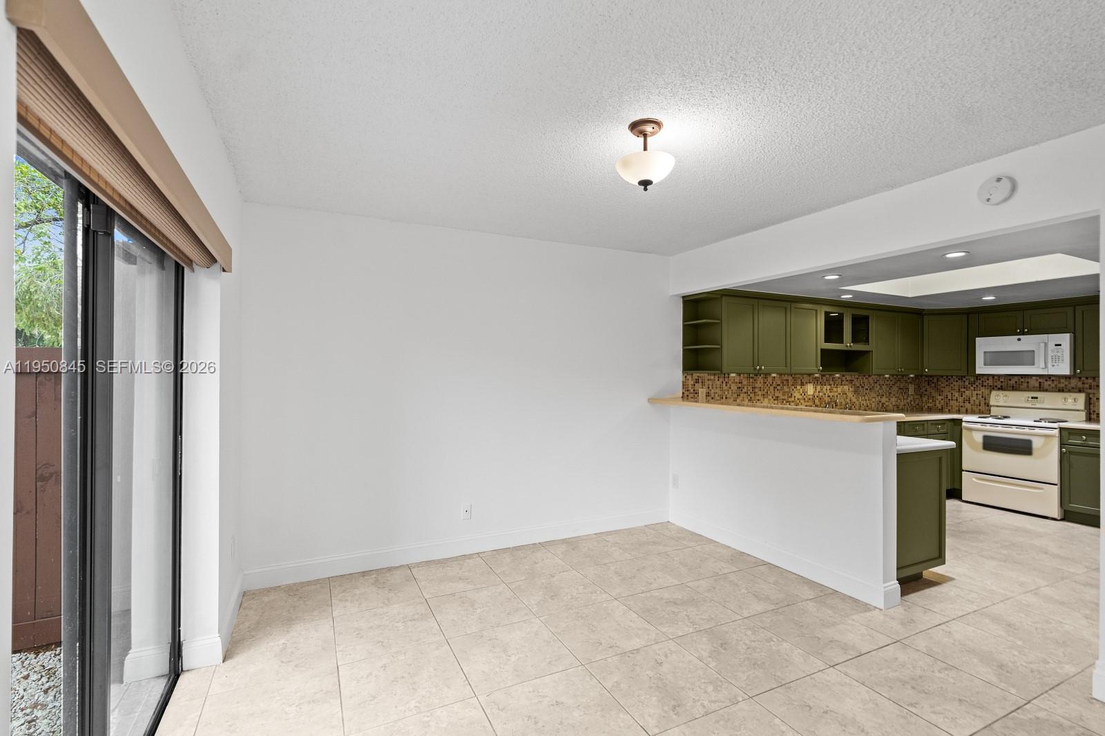 7064 Southwest 114th Place, Unit B Miami, FL 33173 - Photo 6 of 37