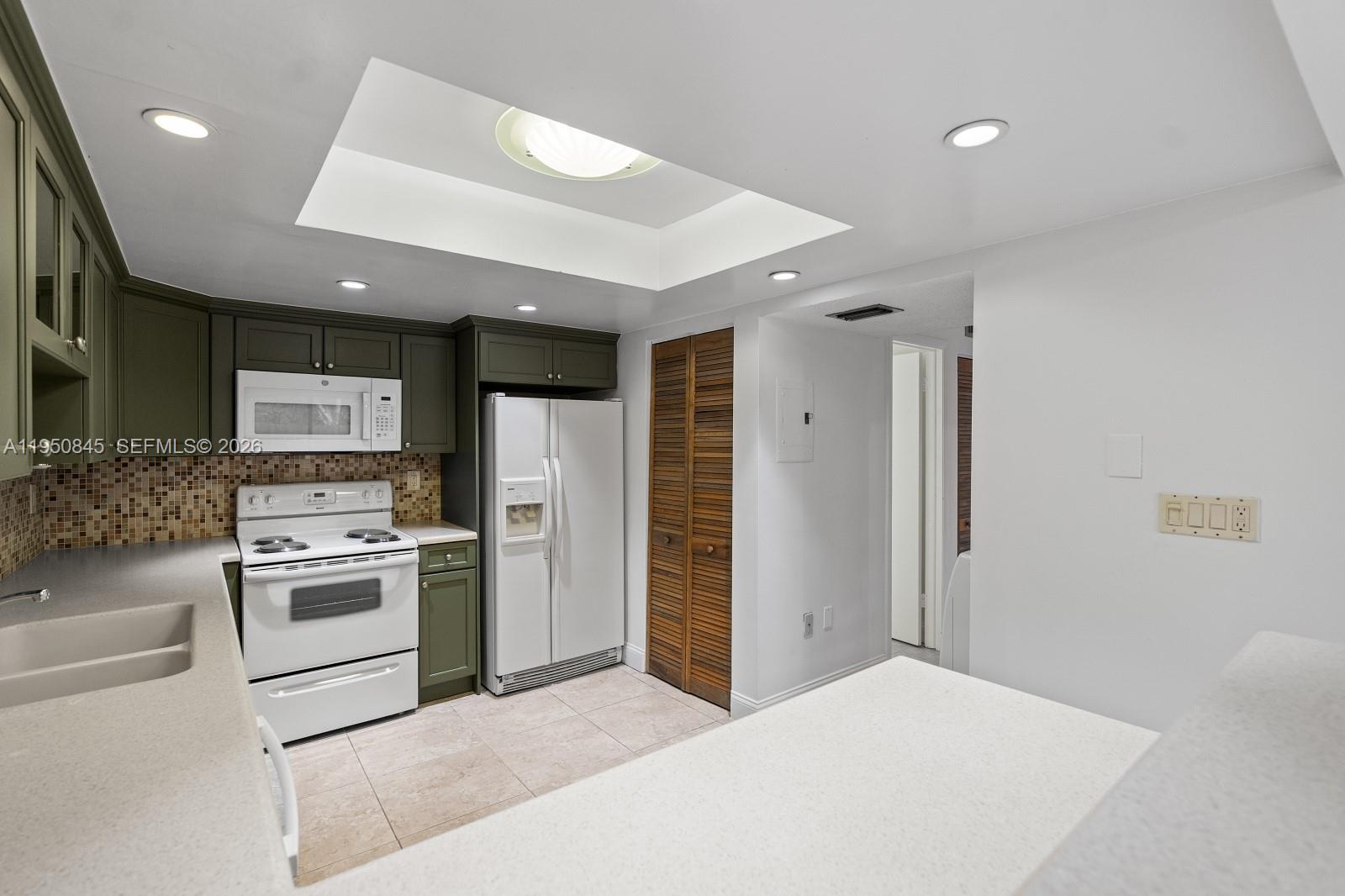 7064 Southwest 114th Place, Unit B Miami, FL 33173 - Photo 7 of 37