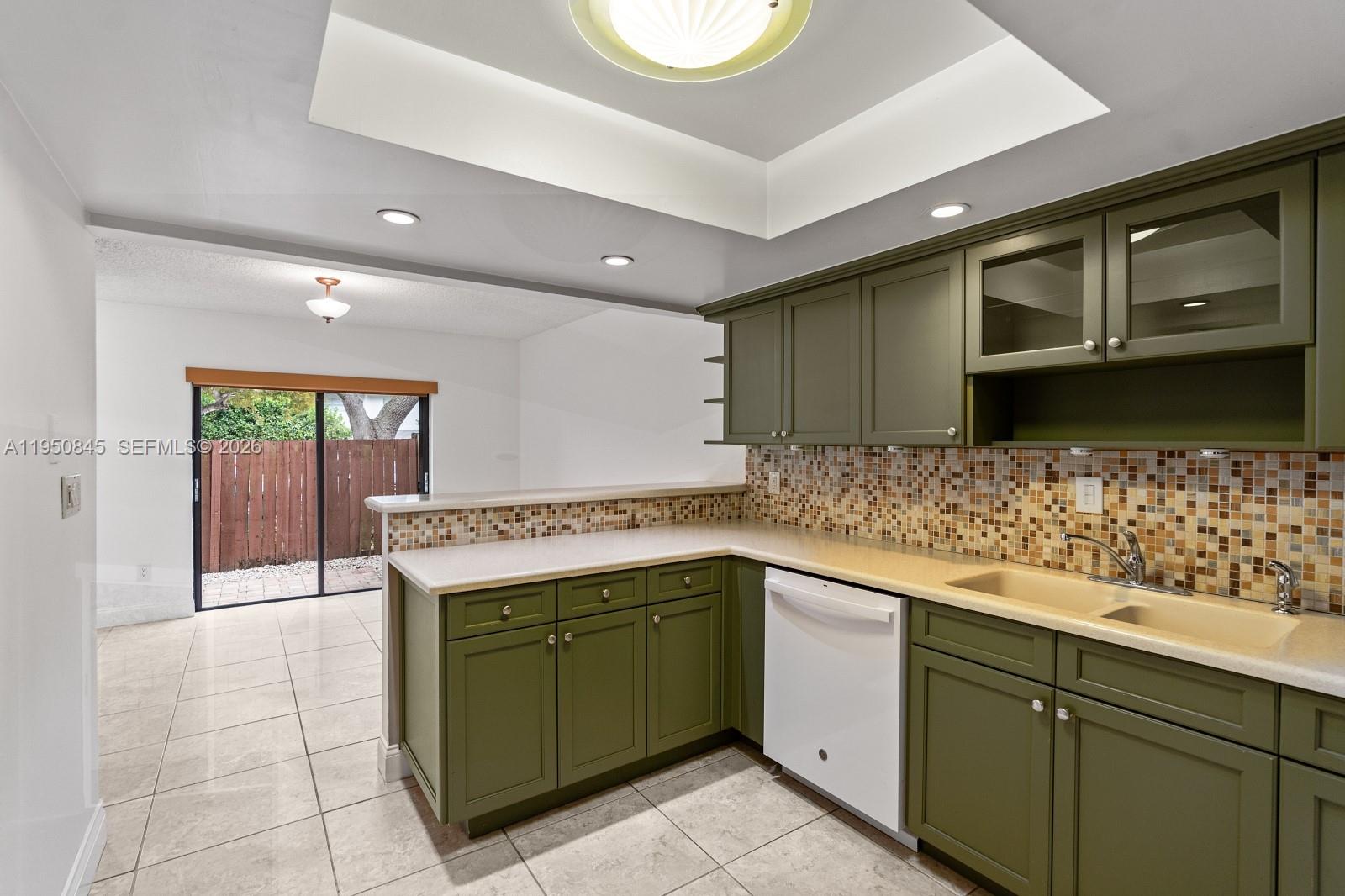 7064 Southwest 114th Place, Unit B Miami, FL 33173 - Photo 8 of 37