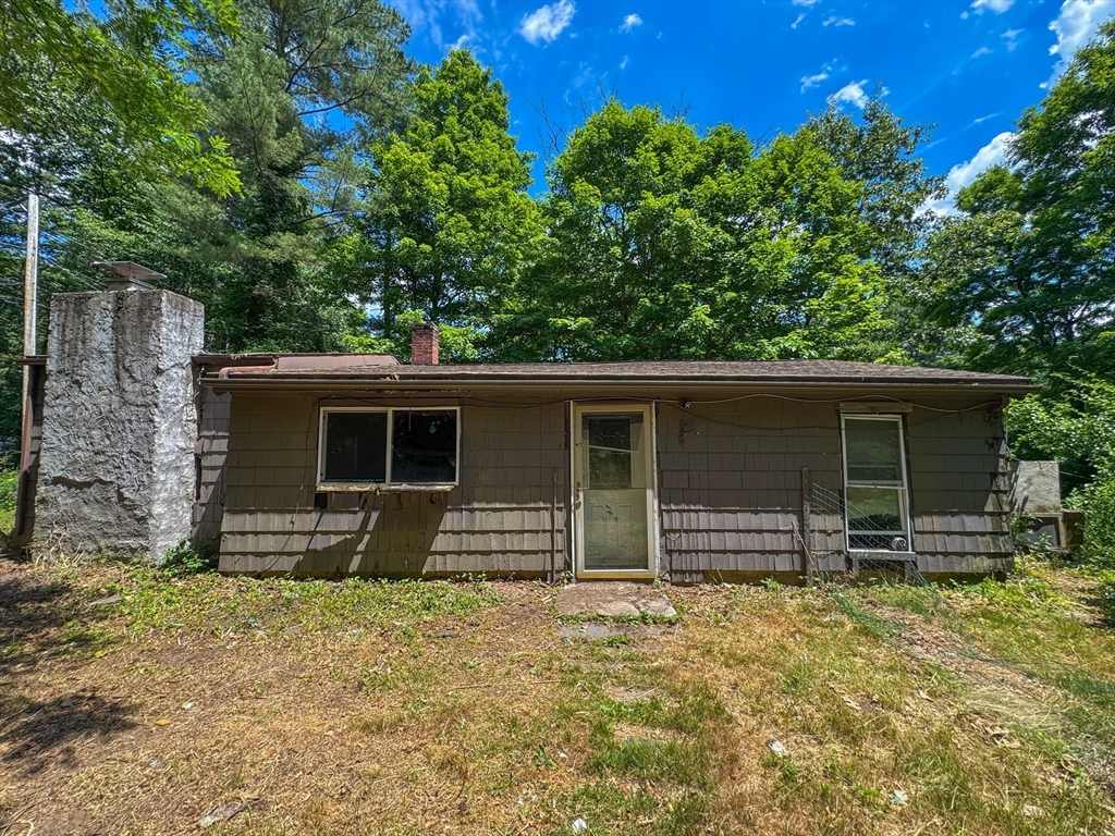 332 Batchelor Street Granby, MA 01033 - Photo 4 of 33