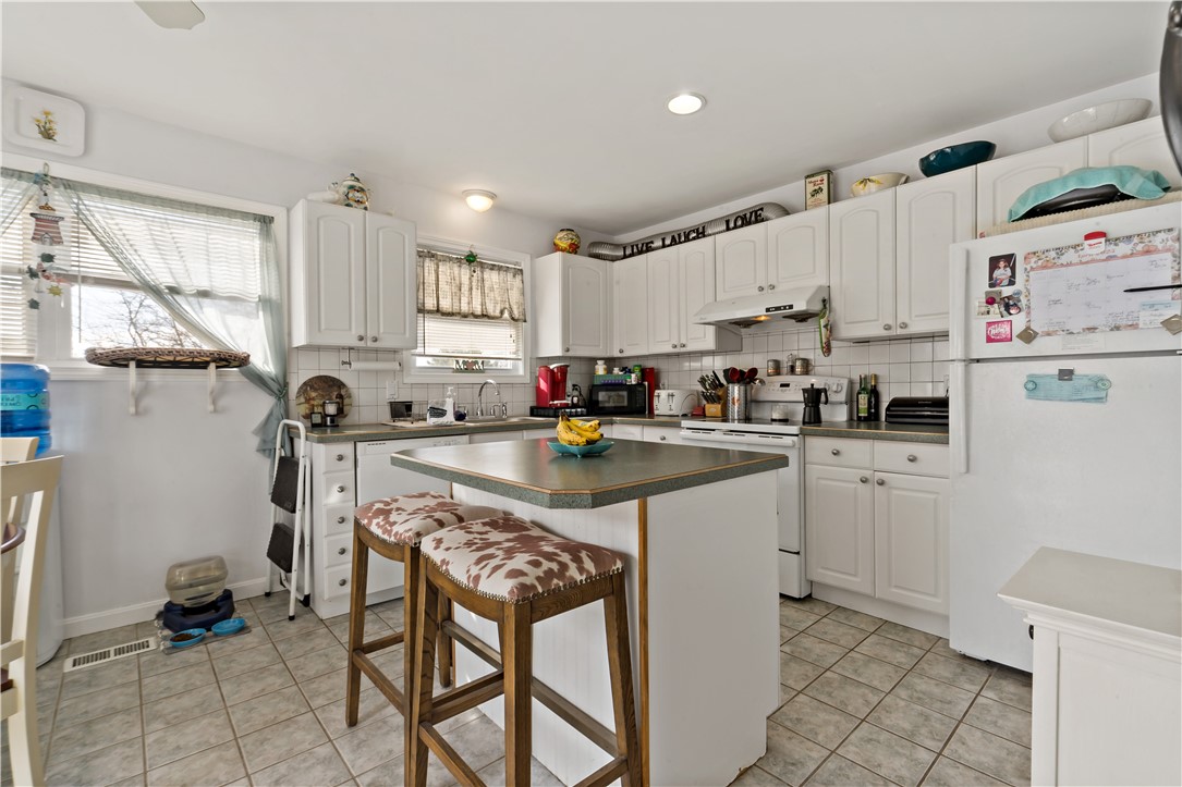 14 Meadowview Terrace Westerly, RI 02891 - Photo 10 of 42