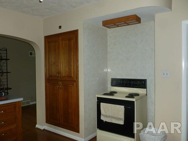 6833 North Mount Hawley Road Peoria, IL 61614 - Photo 6 of 23 Gallery Image 6