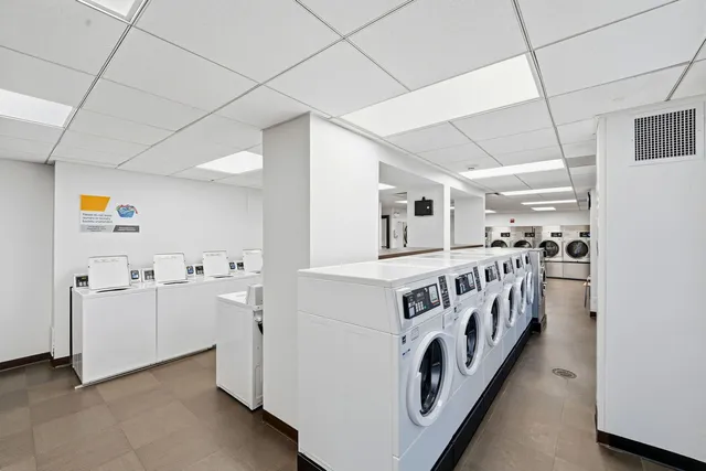 $2,500 | 2020 North Lincoln Park West, Unit 19C, Chicago, IL 60614