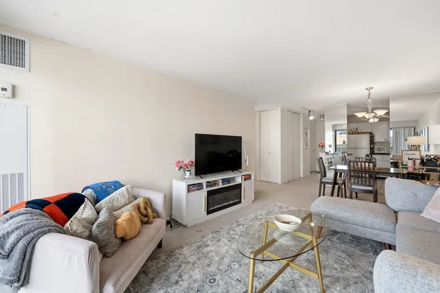 $2,500 | 2020 North Lincoln Park West, Unit 19C, Chicago, IL 60614