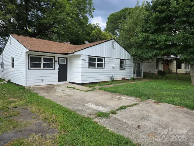 a view of front of house with a yard