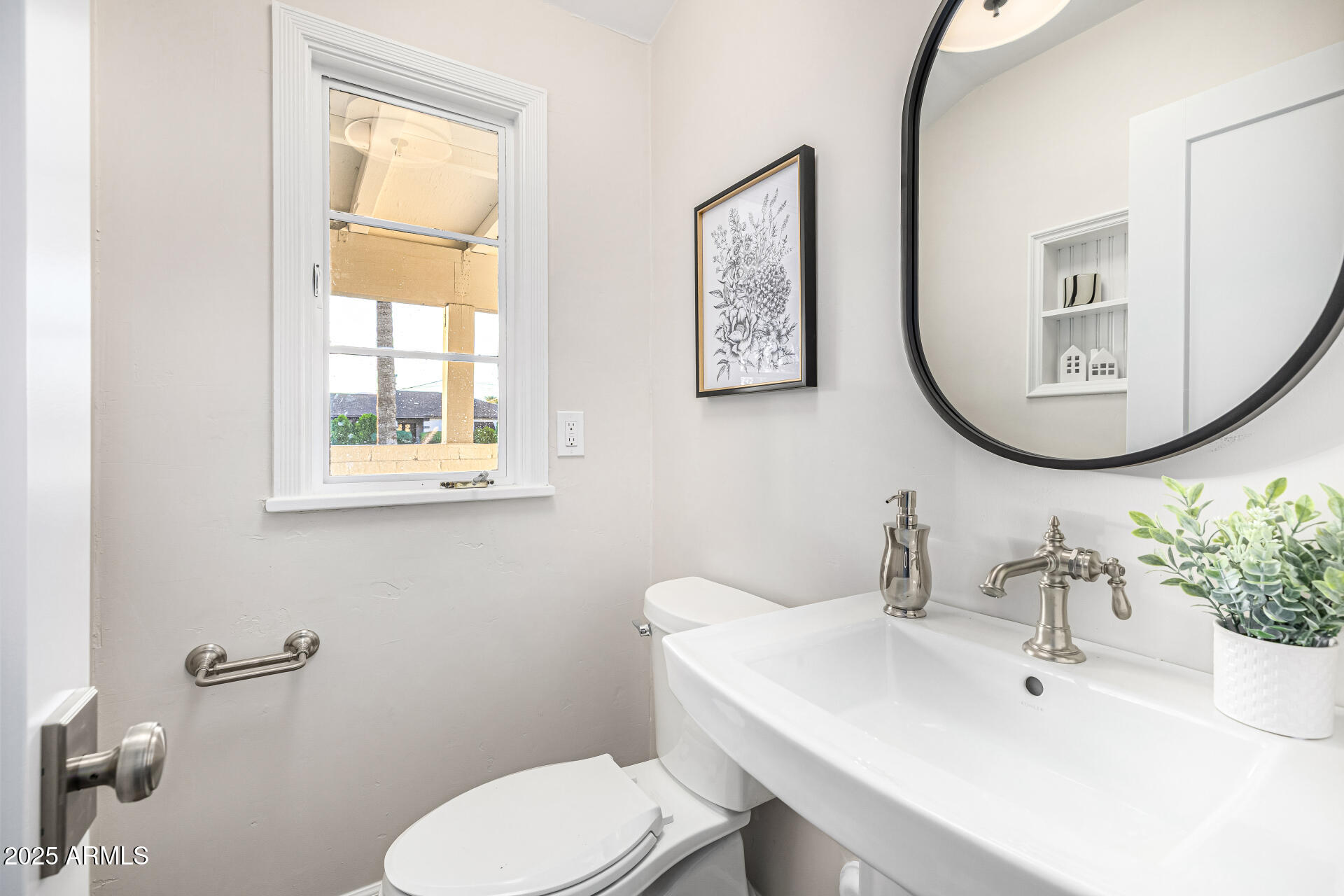 1625 Palmcroft Way Southwest Phoenix, AZ 85007 - Photo 15 of 69 Powder Bath 2-101