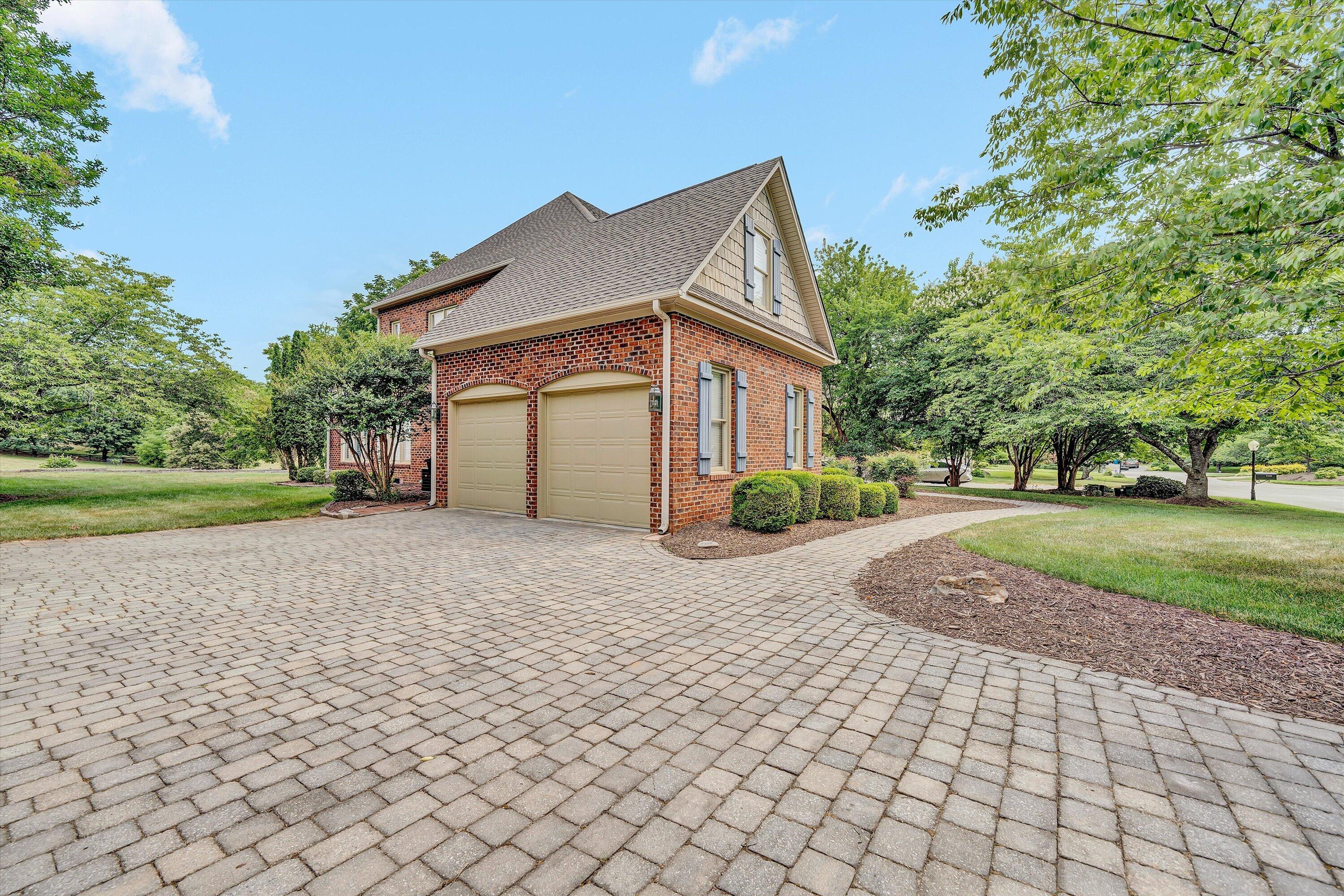3129 Hidden Oak Road Southwest Roanoke, VA 24018 - Photo 46 of 50 Garage/Driveway