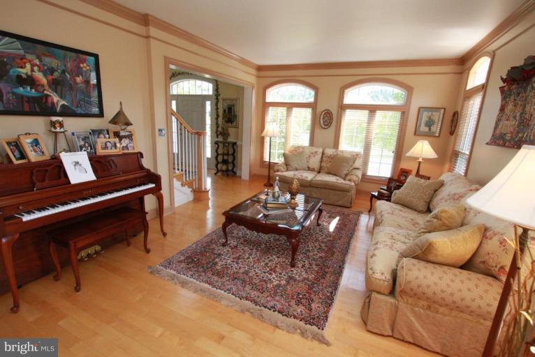 10406 Grey Fox Road Potomac, MD 20854 - Photo 26 of 30 Living Room #2