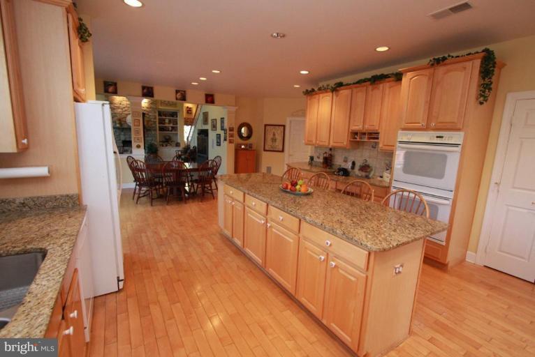 10406 Grey Fox Road Potomac, MD 20854 - Photo 7 of 30 Kitchen #3