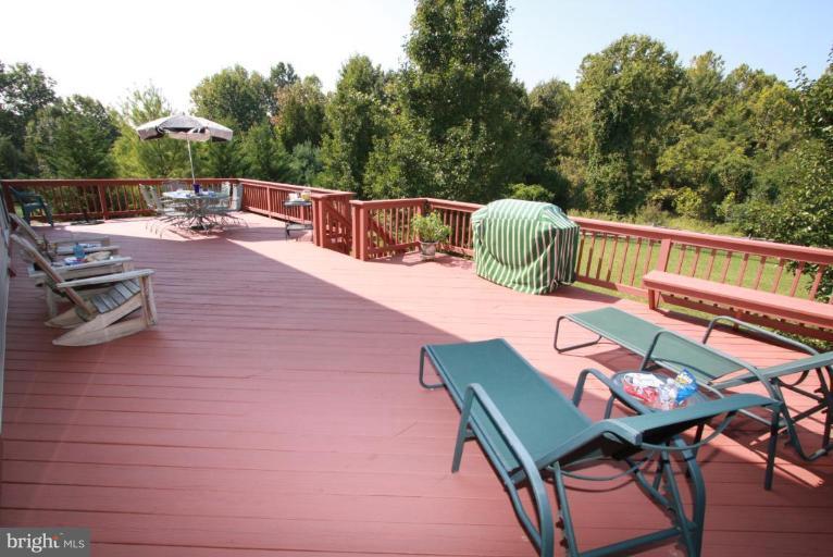 10406 Grey Fox Road Potomac, MD 20854 - Photo 8 of 30 Deck