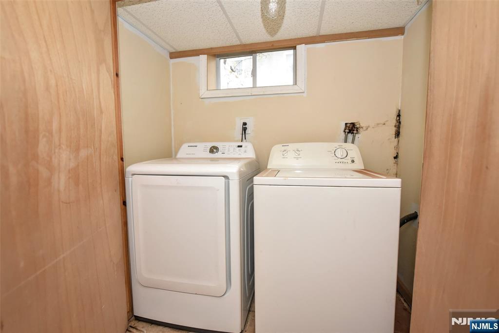 34 Summit Avenue Waldwick, NJ 07463 - Photo 11 of 16 a utility room with dryer and washer