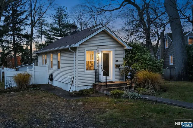 $495,000 | 34 Summit Avenue, Waldwick, NJ 07463