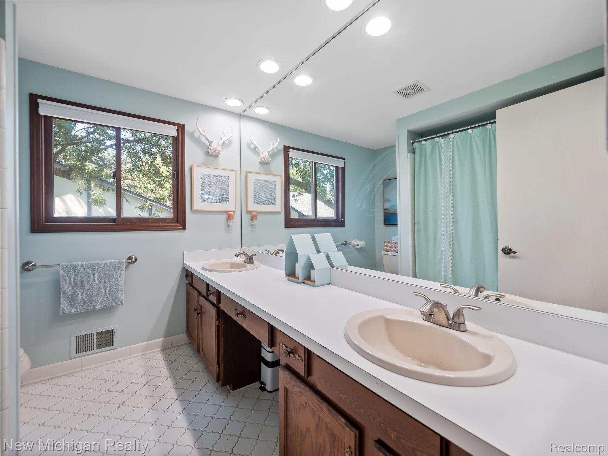 890 Timberline Drive Rochester, MI 48309 - Photo 20 of 29