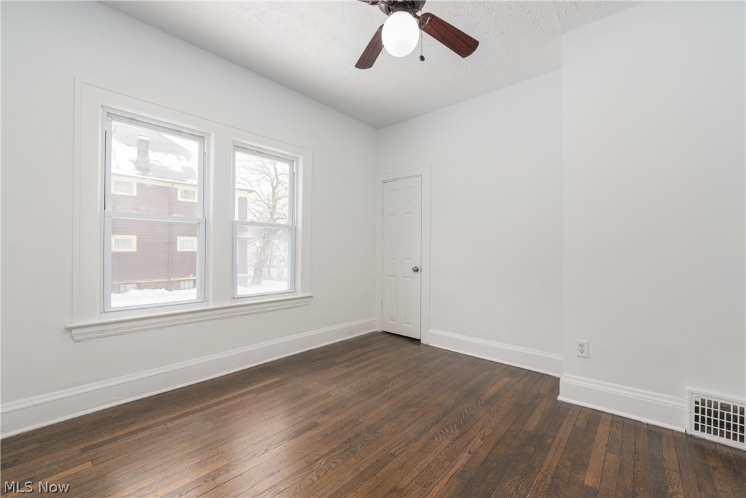 3306 East Overlook Road Cleveland Heights, OH 44118 - Photo 13 of 35