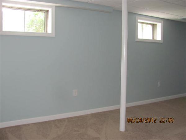 167 Fitch Road Clinton, MA 01510 - Photo 25 of 26 an empty room with windows