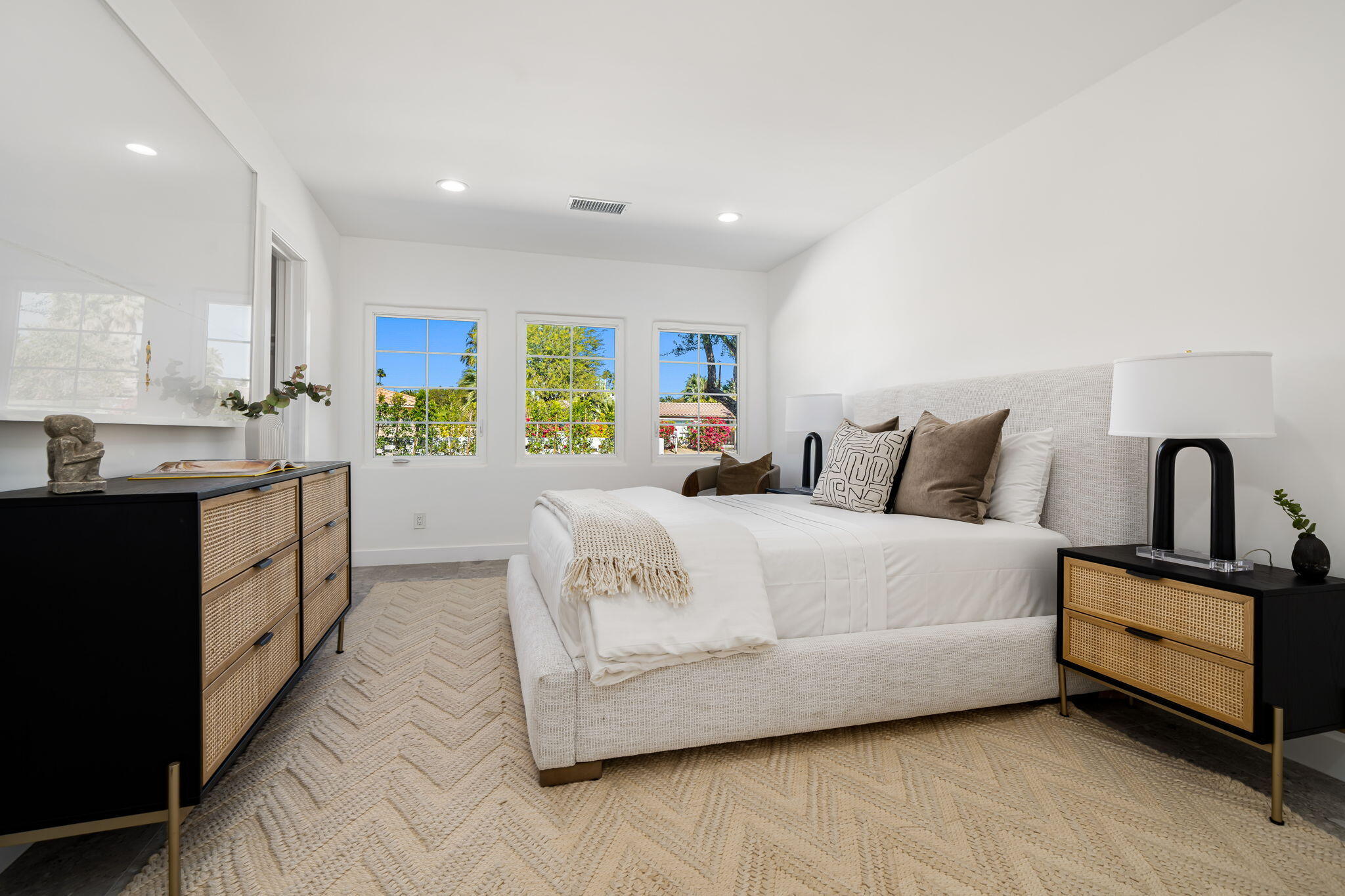 1037 Tamarisk Road Palm Springs, CA 92262 - Photo 20 of 31 a bedroom with bed and window