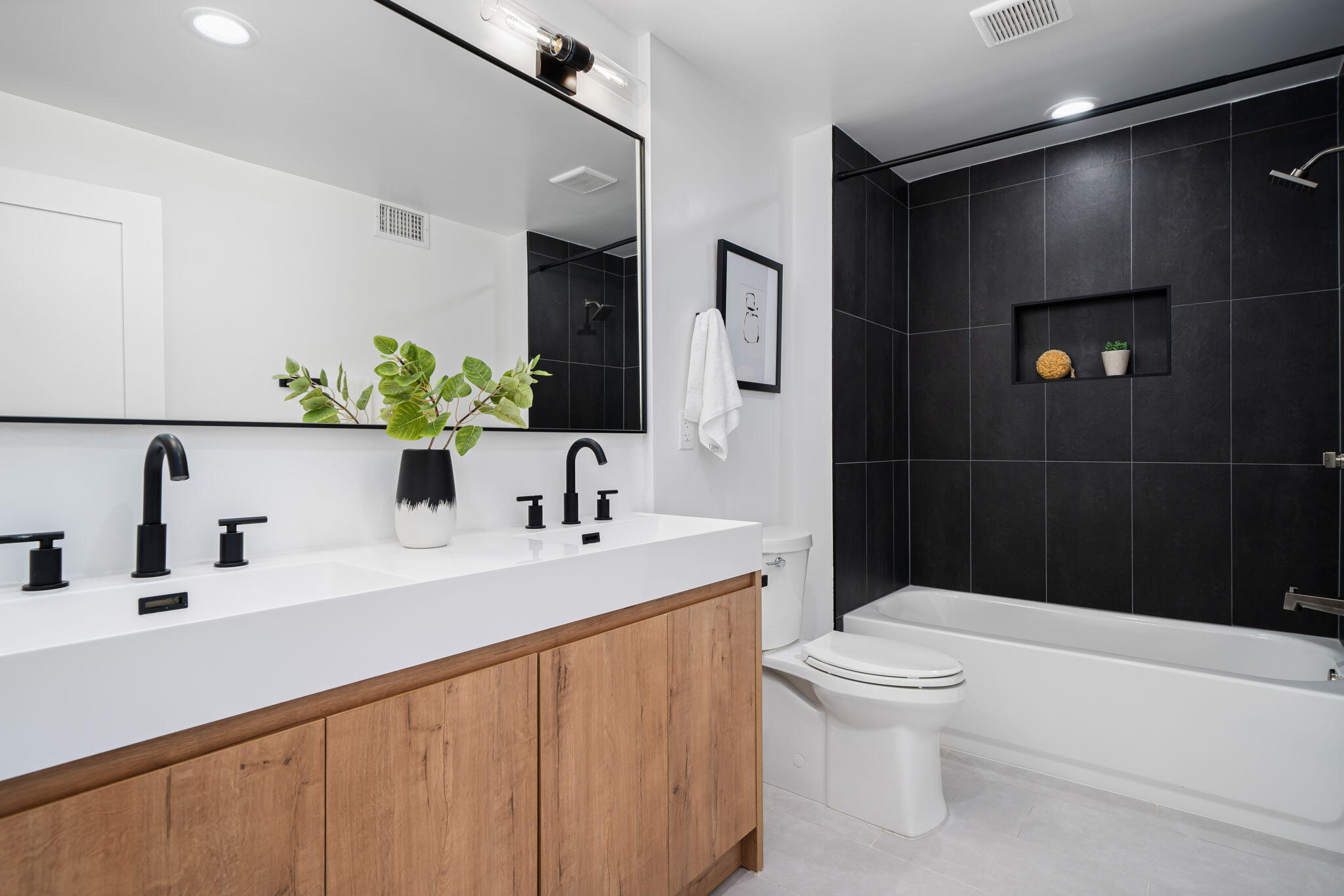 1037 Tamarisk Road Palm Springs, CA 92262 - Photo 21 of 31 a bathroom with a sink a toilet and shower