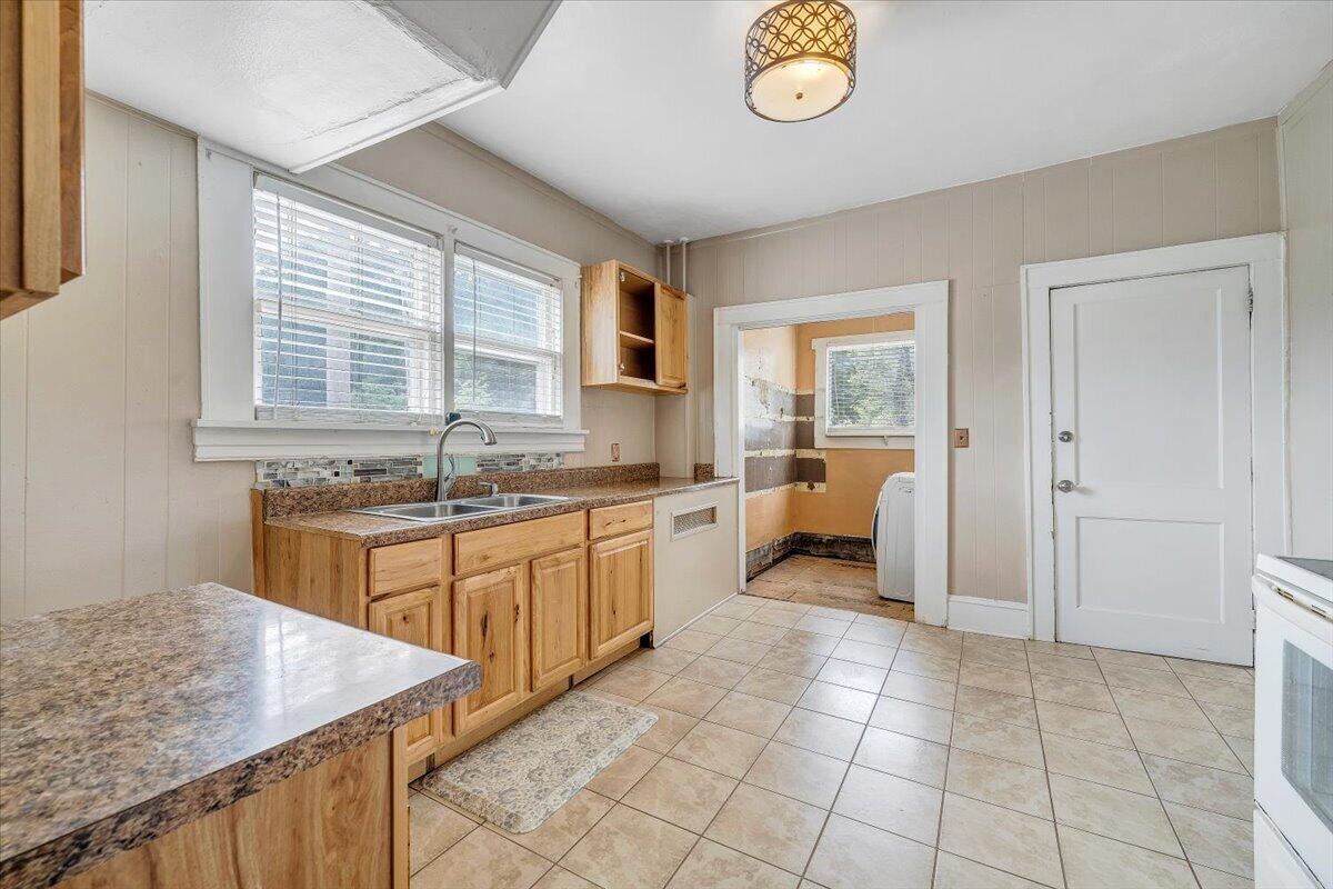1002 Howbert Avenue Southwest Roanoke, VA 24015 - Photo 11 of 29 14-MIB01512